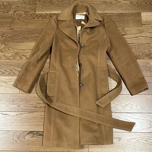 Banana Republic Women’s Tan Trench Coat Size Medium